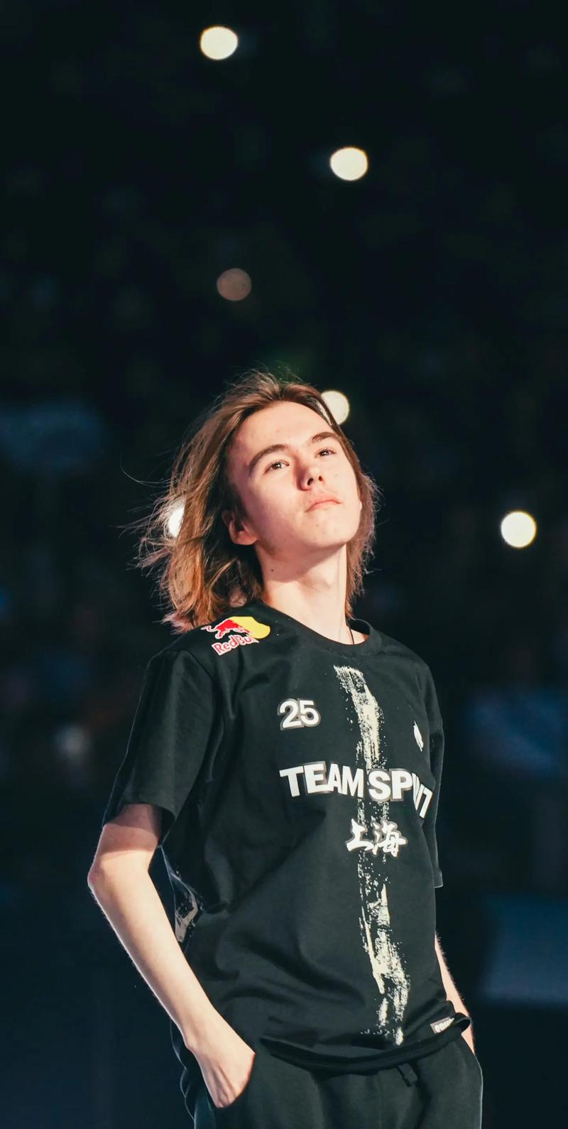 LPL whistleblower： 明年会有更多贫困战队，平均月薪为50000元；作为陪玩肯定能赚更多