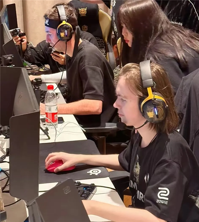 G2和 The MongolZ 争夺BLAST Open 2025季后赛名额