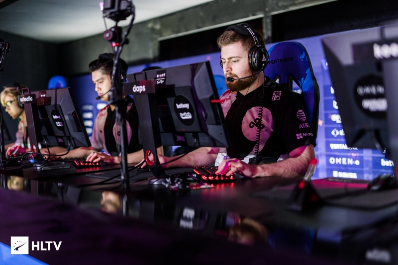 这支阵容是怎么变成这样的？ EDward Gaming 的阵容在纸面上看起来很普通，但在实际比赛中却崩溃了。