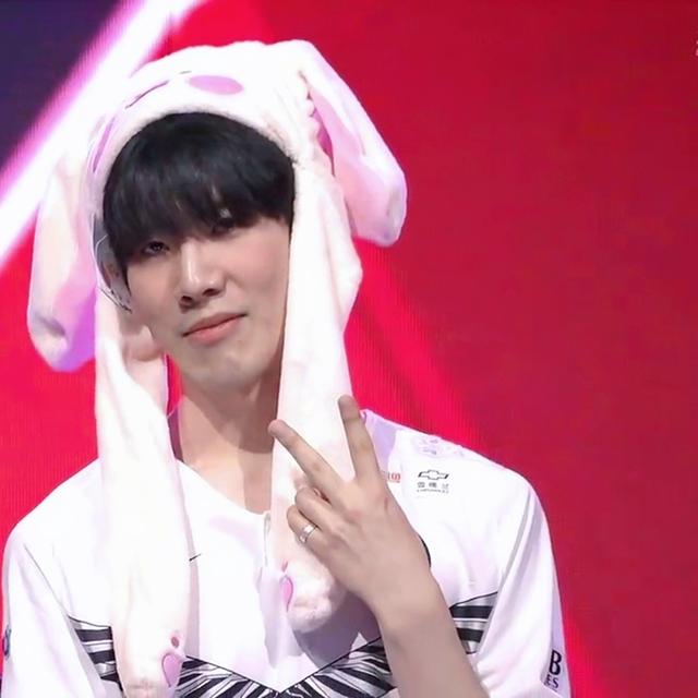 Hope ：对面的运营比我们厉害太多，我们这点要加强